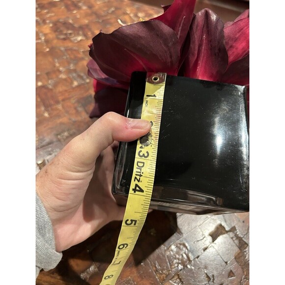 Artificial Amaryllis in Black Glass Vase - Picture 6 of 7